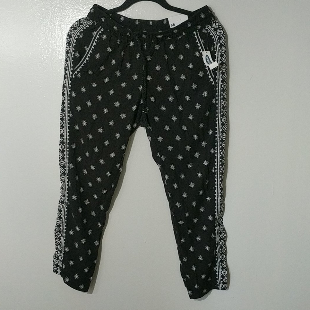 Old Navy Black and White Geometric Tribal Print Lounge Pants